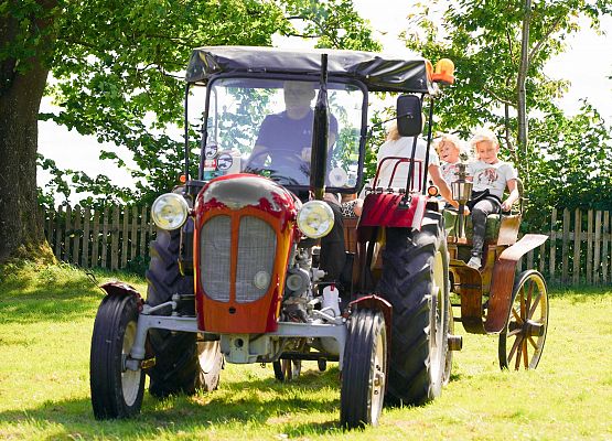 Grafika 28: Dożynki sołecko-parafialne w Garczegorzu