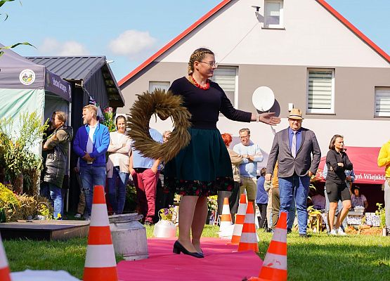 Grafika 32: Dożynki sołecko-parafialne w Garczegorzu