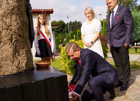 Grafika 2: Uroczystości upamiętniające rocznicę wybuchu II wojny światowej