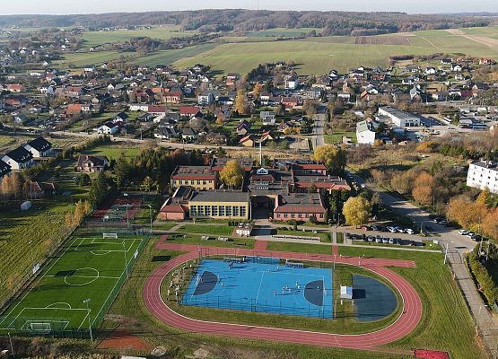 Grafika 16: Modernizacja Orlika w Nowej Wsi Lęborskiej zakończona