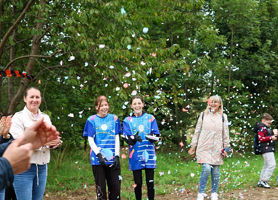 Grafika 21: Otwarcie boiska do gry w petanque w szkolnym sadzie