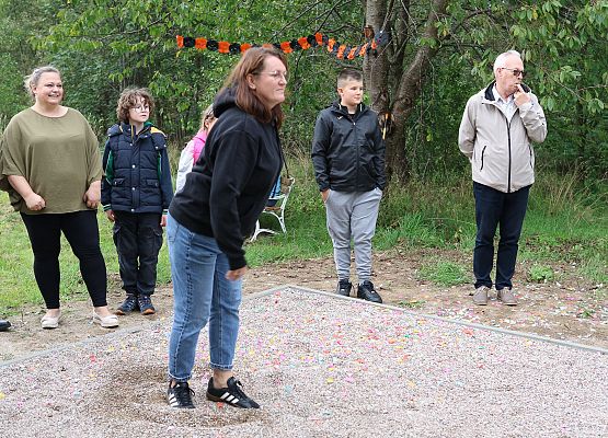 Grafika 16: Otwarcie boiska do gry w petanque w szkolnym sadzie