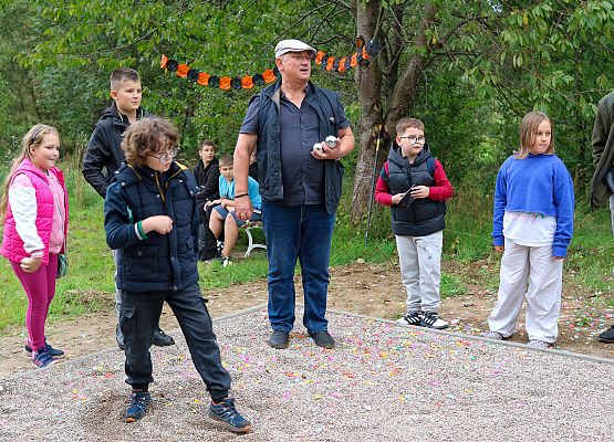 Grafika 12: Otwarcie boiska do gry w petanque w szkolnym sadzie