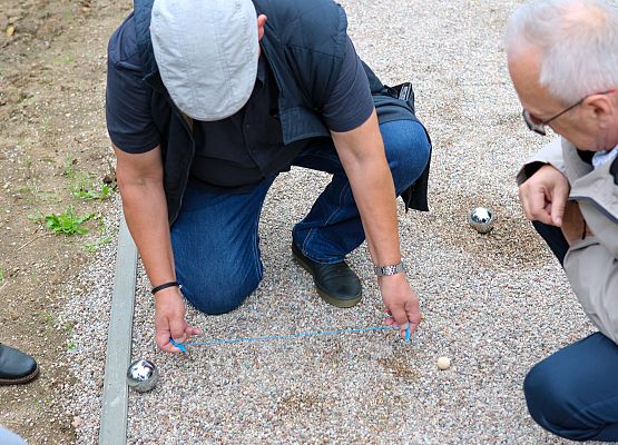 Grafika 10: Otwarcie boiska do gry w petanque w szkolnym sadzie