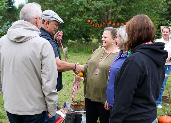 Grafika 7: Otwarcie boiska do gry w petanque w szkolnym sadzie