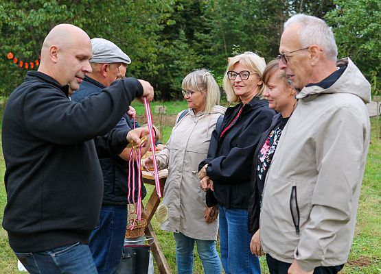 Grafika 4: Otwarcie boiska do gry w petanque w szkolnym sadzie