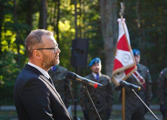 Grafika 11: Hołd dla Ofiar Marszu Śmierci w atmosferze zadumy (foto+wideo)