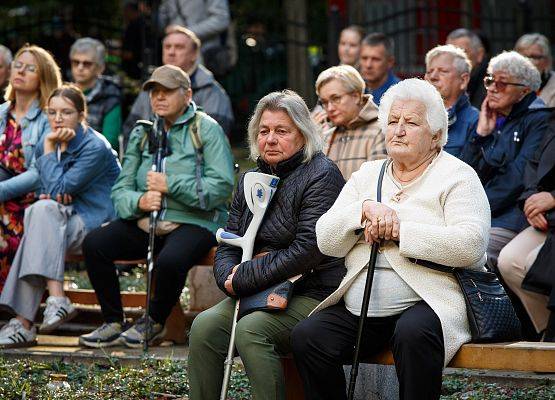 Grafika 17: Hołd dla Ofiar Marszu Śmierci w atmosferze zadumy (foto+wideo)
