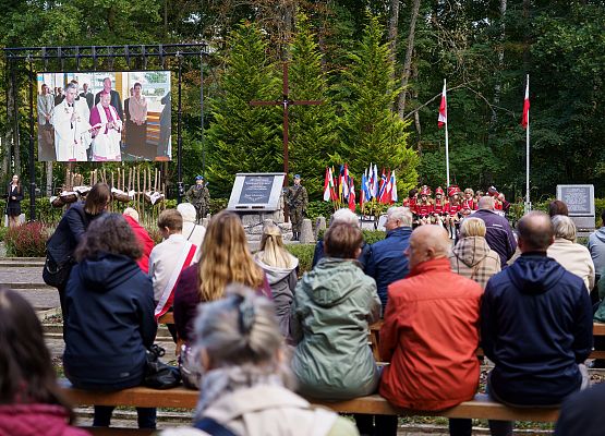 Grafika 33: Hołd dla Ofiar Marszu Śmierci w atmosferze zadumy (foto+wideo)