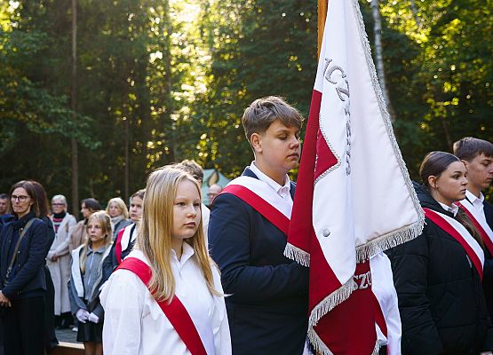 Grafika 45: Hołd dla Ofiar Marszu Śmierci w atmosferze zadumy (foto+wideo)