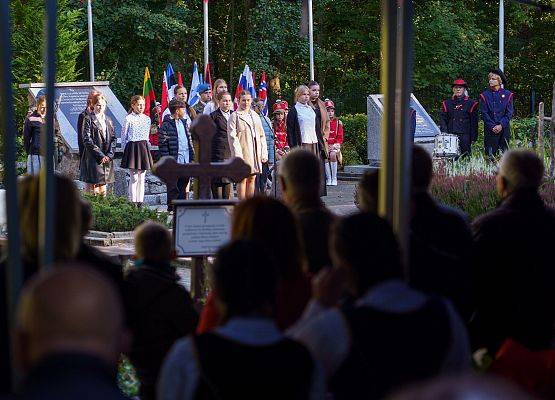 Grafika 57: Hołd dla Ofiar Marszu Śmierci w atmosferze zadumy (foto+wideo)
