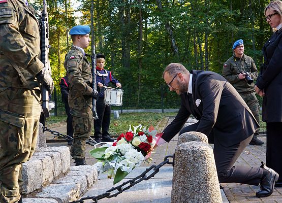 Grafika 70: Hołd dla Ofiar Marszu Śmierci w atmosferze zadumy (foto+wideo)
