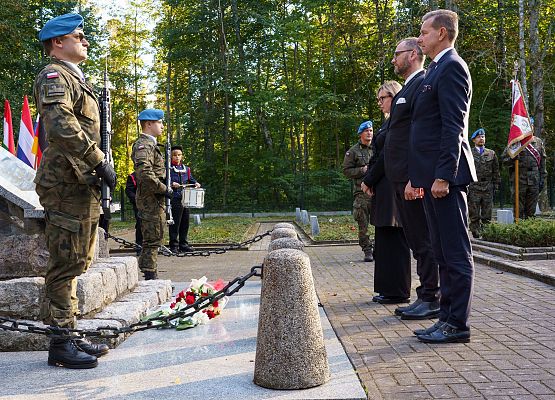 Grafika 71: Hołd dla Ofiar Marszu Śmierci w atmosferze zadumy (foto+wideo)