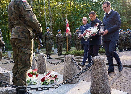 Grafika 72: Hołd dla Ofiar Marszu Śmierci w atmosferze zadumy (foto+wideo)