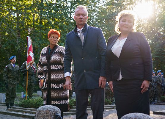 Grafika 77: Hołd dla Ofiar Marszu Śmierci w atmosferze zadumy (foto+wideo)