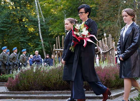 Grafika 83: Hołd dla Ofiar Marszu Śmierci w atmosferze zadumy (foto+wideo)