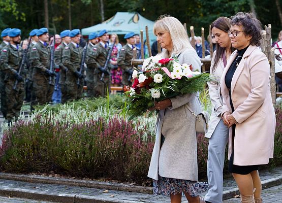 Grafika 92: Hołd dla Ofiar Marszu Śmierci w atmosferze zadumy (foto+wideo)