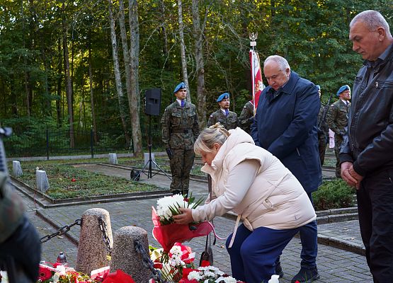 Grafika 97: Hołd dla Ofiar Marszu Śmierci w atmosferze zadumy (foto+wideo)