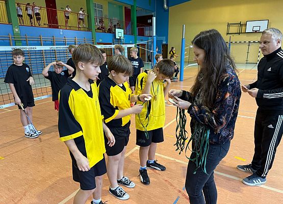 Grafika 8: Gminne Mistrzostwa w Badmintonie – Igrzyska Dzieci 2025