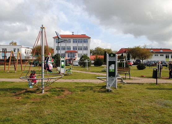 Grafika 7: Zespół Szkół w Łebieniu