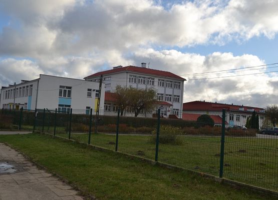 Grafika 5: Zespół Szkół w Łebieniu