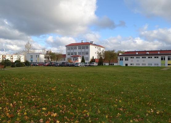 Grafika 2: Zespół Szkół w Łebieniu