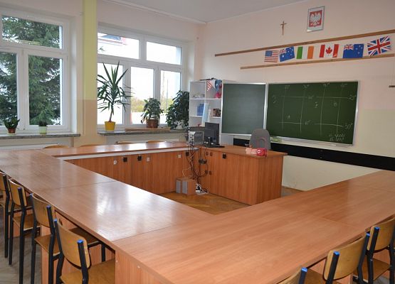 Grafika 16: Zespół Szkół w Łebieniu