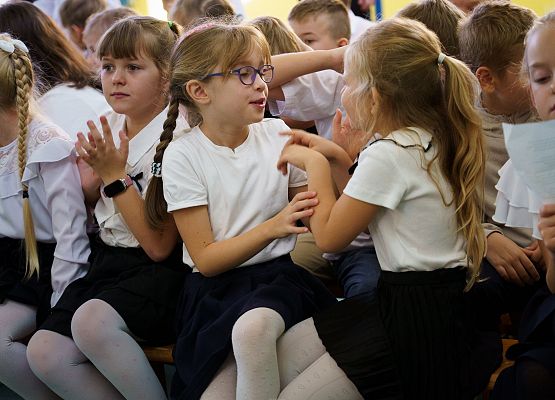 Grafika 2: Dzień Edukacji Narodowej w szkołach i przedszkolach