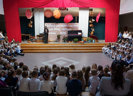 Grafika 30: Dzień Edukacji Narodowej w szkołach i przedszkolach