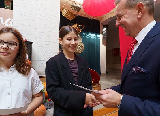 Grafika 41: Dzień Edukacji Narodowej w szkołach i przedszkolach