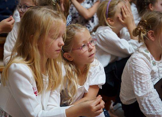 Grafika 48: Dzień Edukacji Narodowej w szkołach i przedszkolach