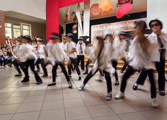 Grafika 66: Dzień Edukacji Narodowej w szkołach i przedszkolach