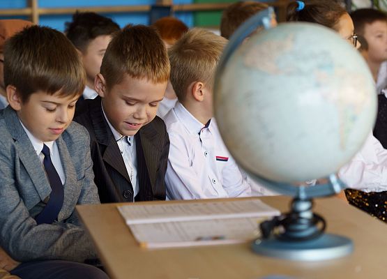 Grafika 71: Dzień Edukacji Narodowej w szkołach i przedszkolach