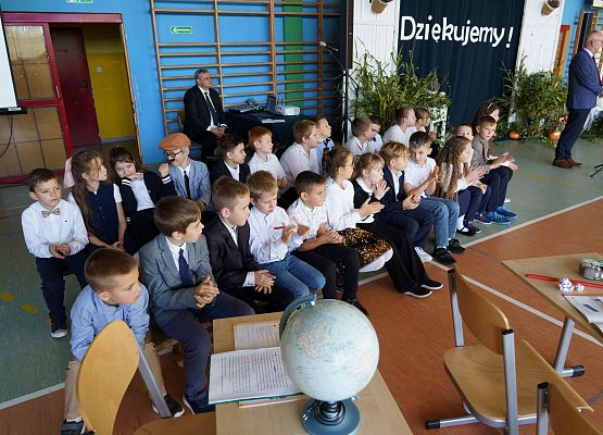 Grafika 72: Dzień Edukacji Narodowej w szkołach i przedszkolach