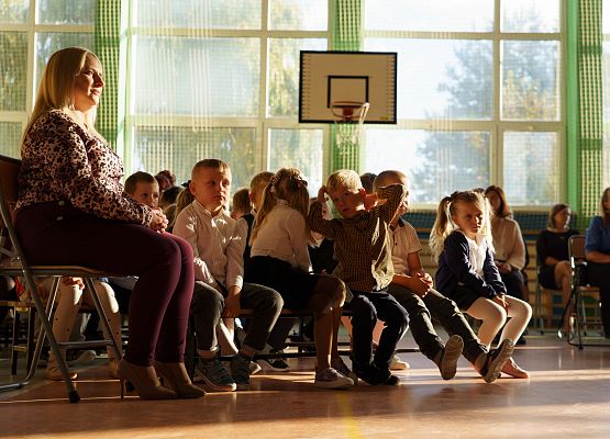 Grafika 75: Dzień Edukacji Narodowej w szkołach i przedszkolach