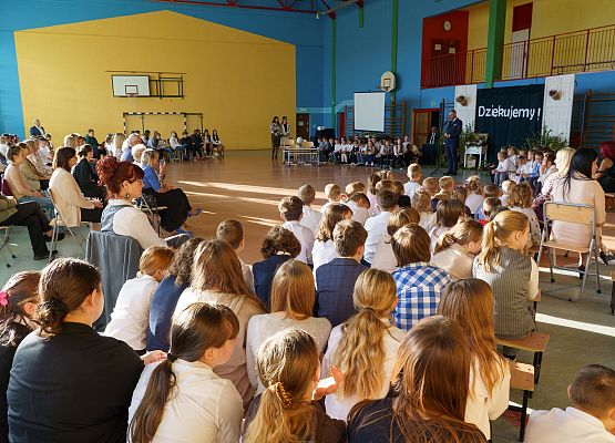 Grafika 76: Dzień Edukacji Narodowej w szkołach i przedszkolach