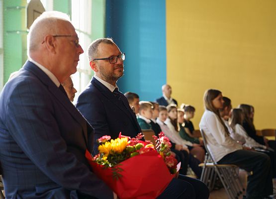 Grafika 77: Dzień Edukacji Narodowej w szkołach i przedszkolach