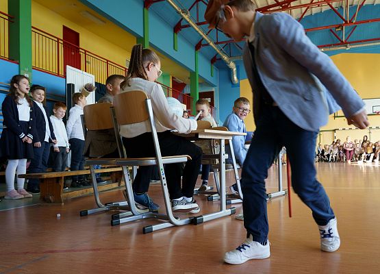 Grafika 81: Dzień Edukacji Narodowej w szkołach i przedszkolach