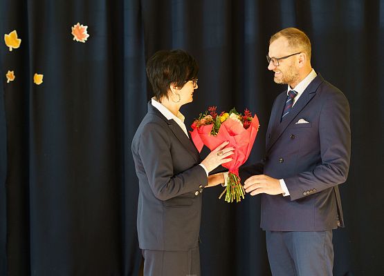 Grafika 98: Dzień Edukacji Narodowej w szkołach i przedszkolach