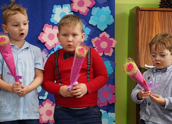 Grafika 153: Dzień Edukacji Narodowej w szkołach i przedszkolach