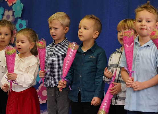 Grafika 154: Dzień Edukacji Narodowej w szkołach i przedszkolach