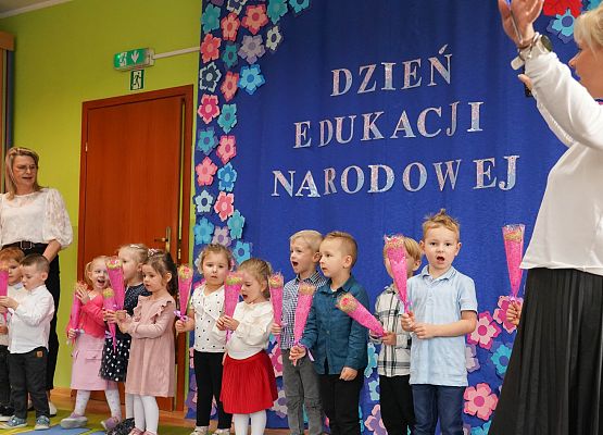 Grafika 155: Dzień Edukacji Narodowej w szkołach i przedszkolach