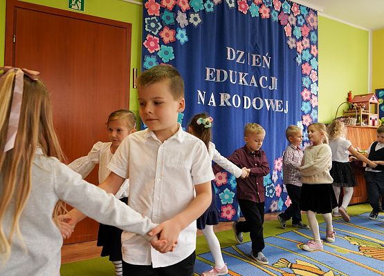 Grafika 165: Dzień Edukacji Narodowej w szkołach i przedszkolach