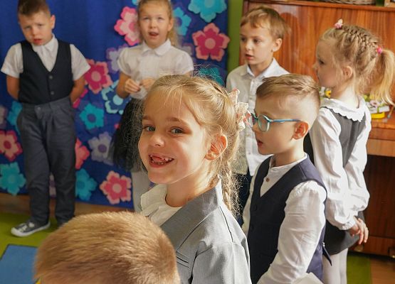 Grafika 171: Dzień Edukacji Narodowej w szkołach i przedszkolach