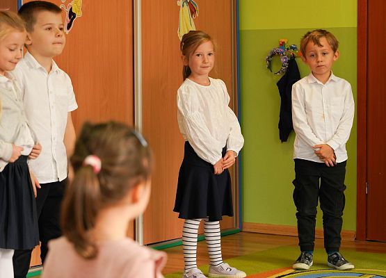 Grafika 175: Dzień Edukacji Narodowej w szkołach i przedszkolach