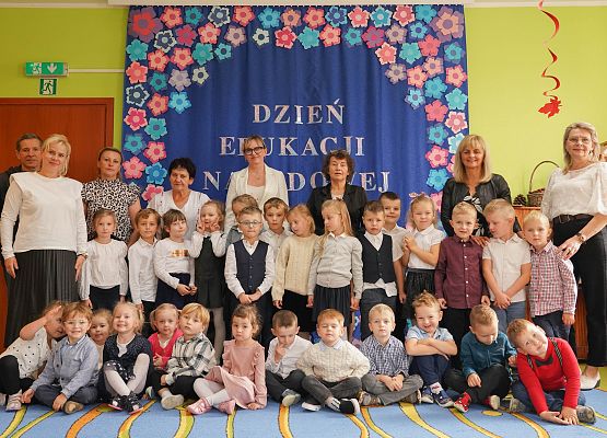 Grafika 178: Dzień Edukacji Narodowej w szkołach i przedszkolach