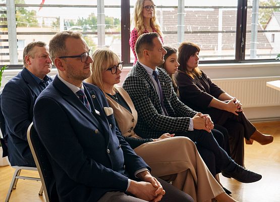 Grafika 5: Dzień Edukacji Narodowej w Urzędzie Gminy Nowa Wieś Lęborska