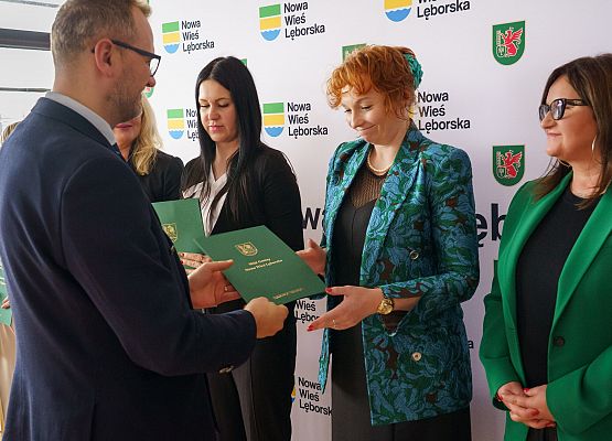 Grafika 7: Dzień Edukacji Narodowej w Urzędzie Gminy Nowa Wieś Lęborska