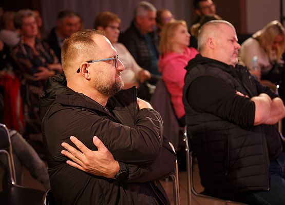 Grafika 19: Wieczór pełen humoru i refleksji w Krępie Kaszubskiej