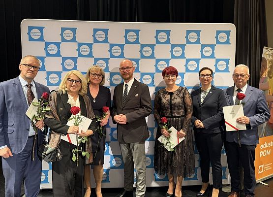 Grafika 2: Nagroda Pomorskiego Kuratora Oświaty dla Dyrektora ZS w Łebieniu